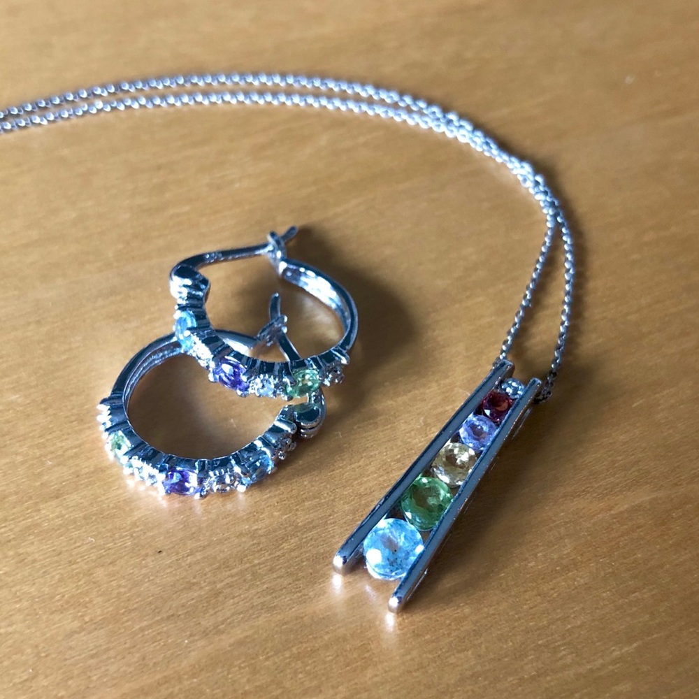 Earring and necklace set 🌈 Like New